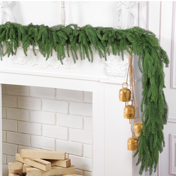 Green Holiday Soft Garland Realistic 6ft NWOT - Picture 2 of 2
